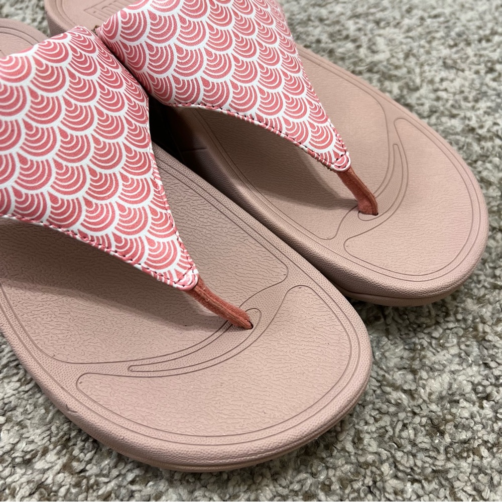 FitFlop Lulu Wave-Print Wedge Toe-Post Sandals in Soft Pink Size 7 - Picture 2 of 10